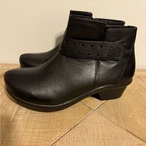 Abeo Black Leather Ankle Booties